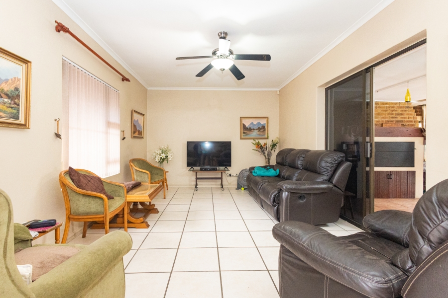 3 Bedroom Property for Sale in Uitzicht Western Cape